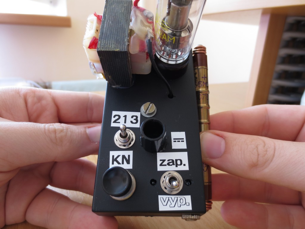 Semiconductor free Geiger counter, Controls
